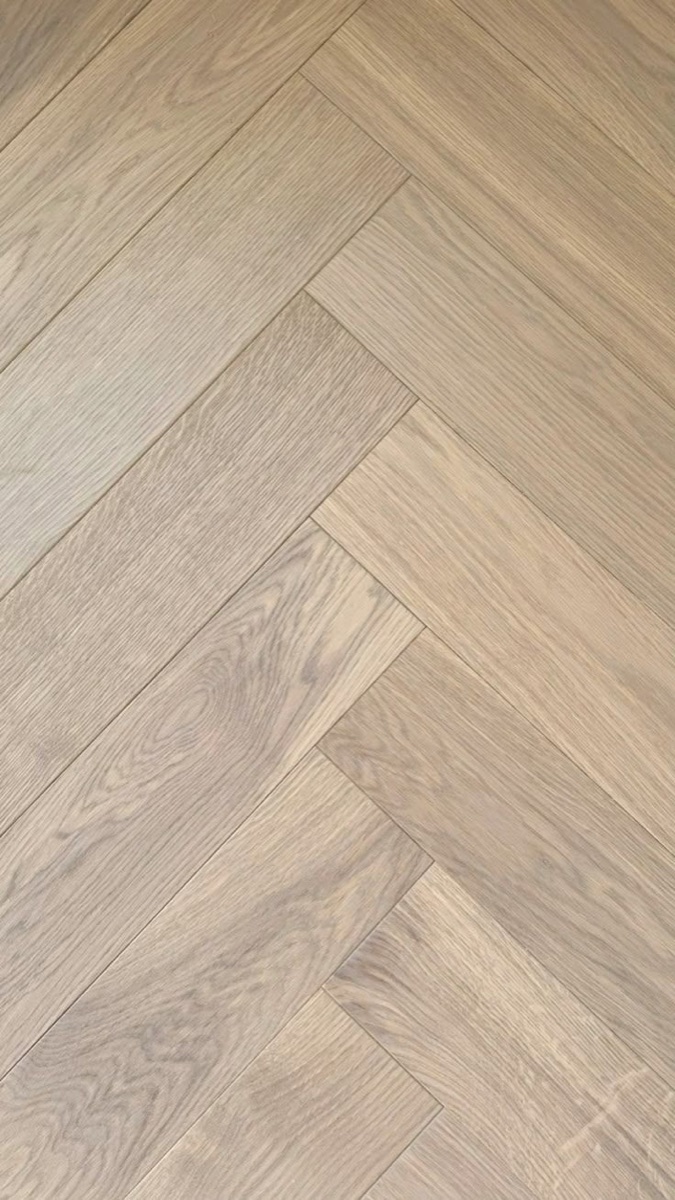 Fischgrät-Boden als hochwertiges Detail einer Bodenverlegung